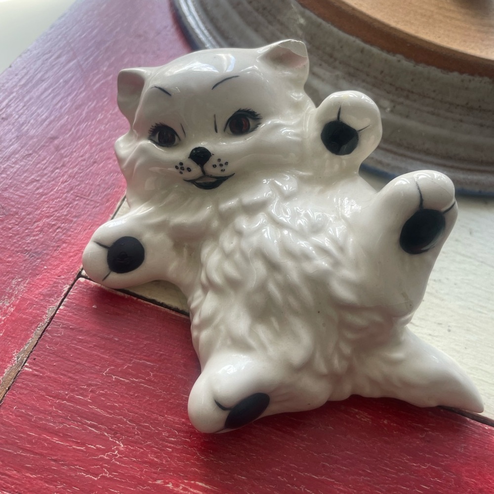 Vintage America White Cat Figurine